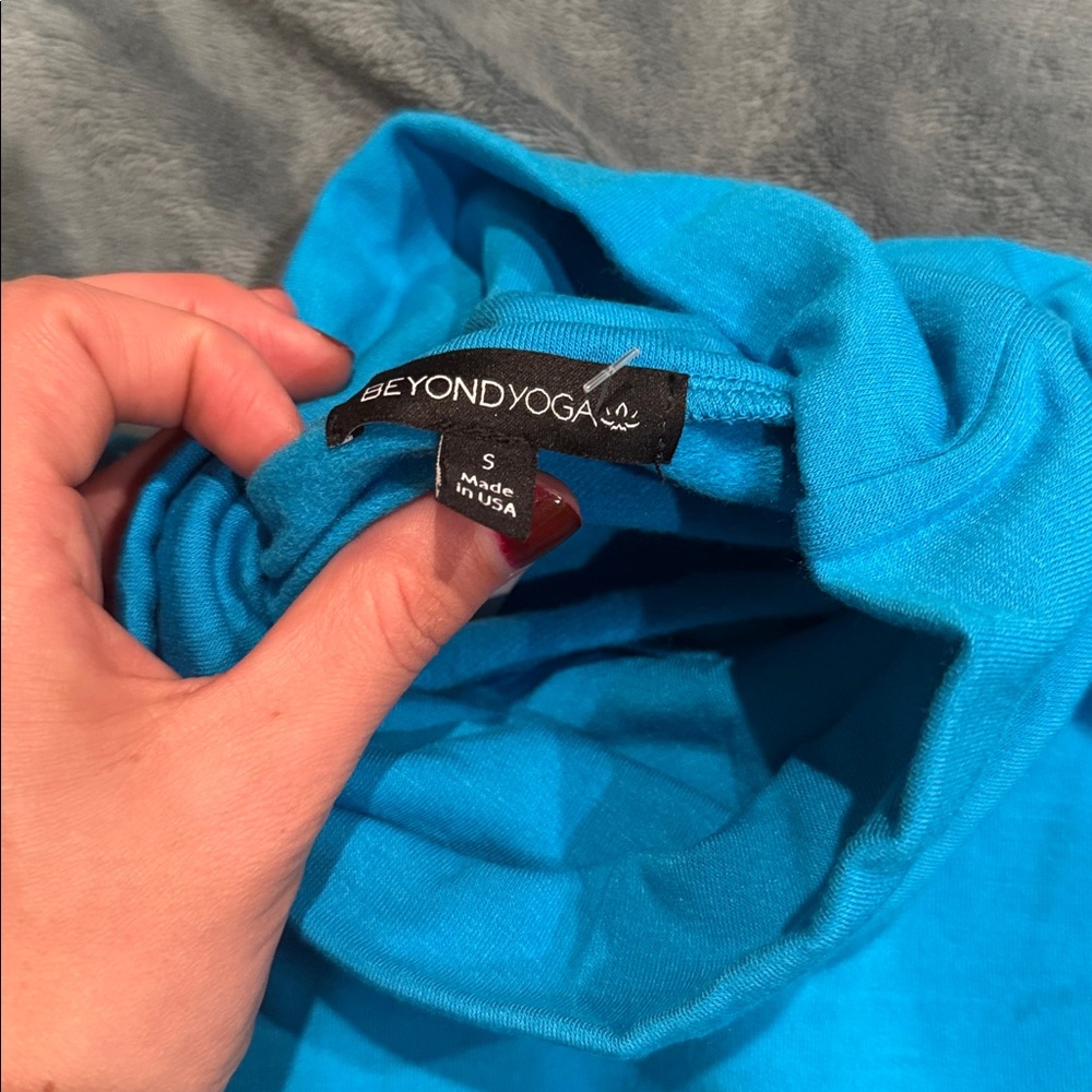 Beyond Yoga Vibrant Blue Top - Picture 4 of 4